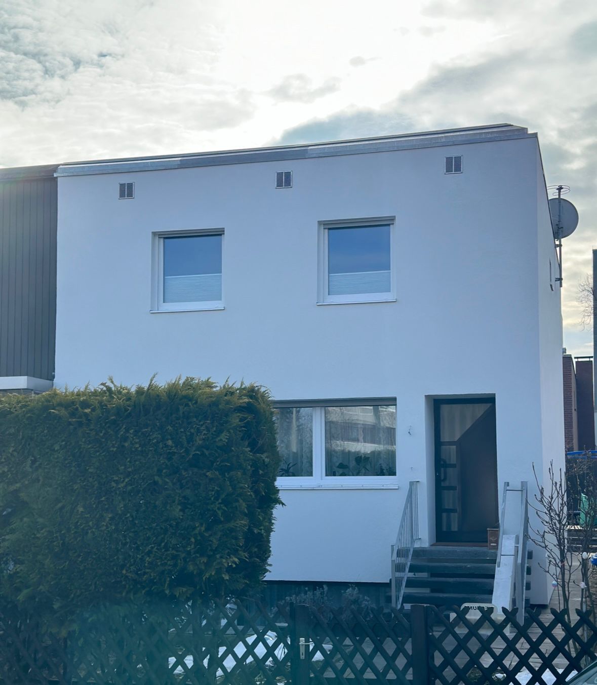 Fassaden-, Dach- und Fenstersanierung in Ziegelstein - Nachher