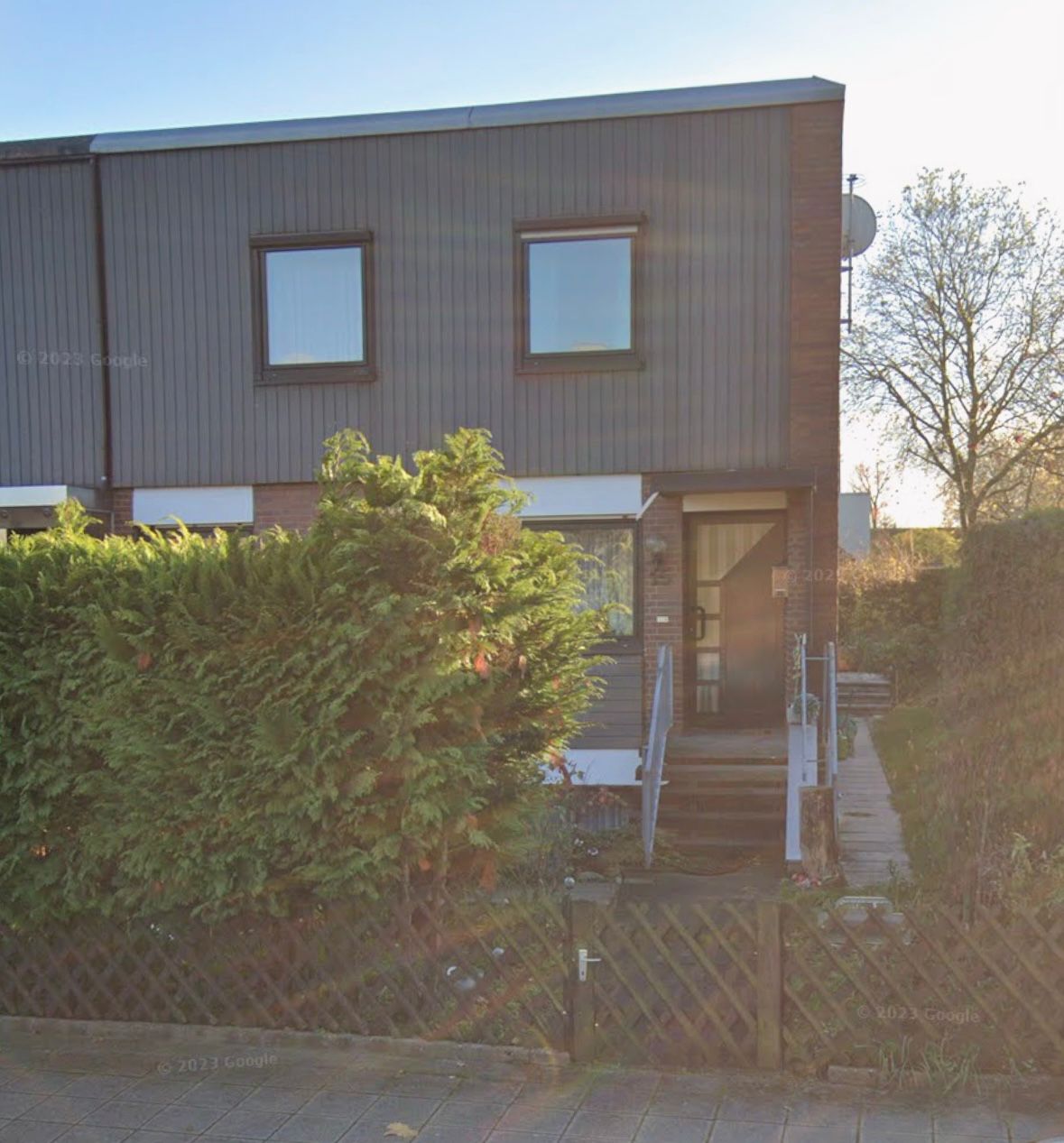 Fassaden-, Dach- und Fenstersanierung in Ziegelstein - Vorher